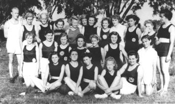 Handballdamen um 1950